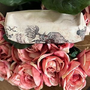 Pencil pouch/make up brush holder